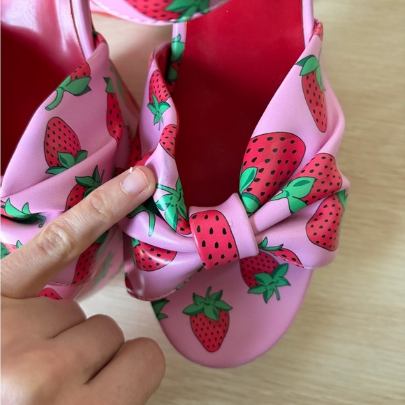Sugar Thrillz x Dolls Kill Strawberry Fields Platform Pumps Pink 8 - Picture 5 of 15